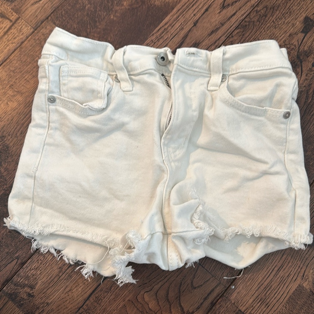 KENDALL AND KYLIE - white jean shorts high rise